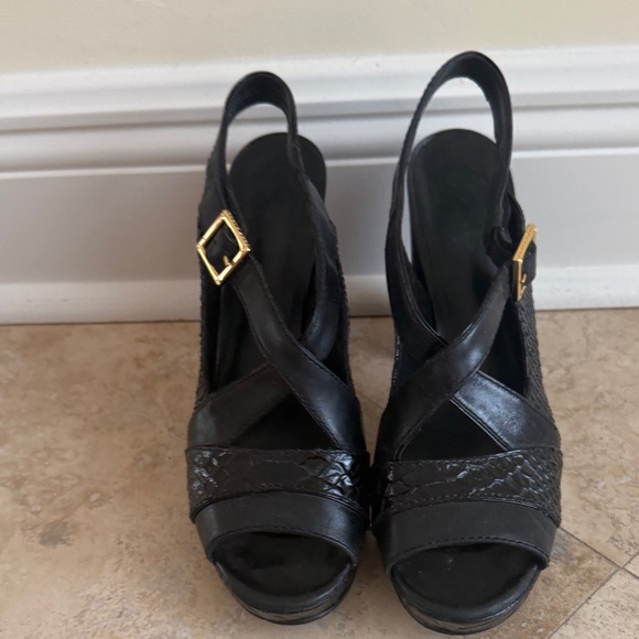 Tory Burch Black Slingback Heels with Gold Buckle - Picture 1 of 5